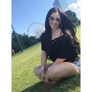 Meet your Posher, Raquel